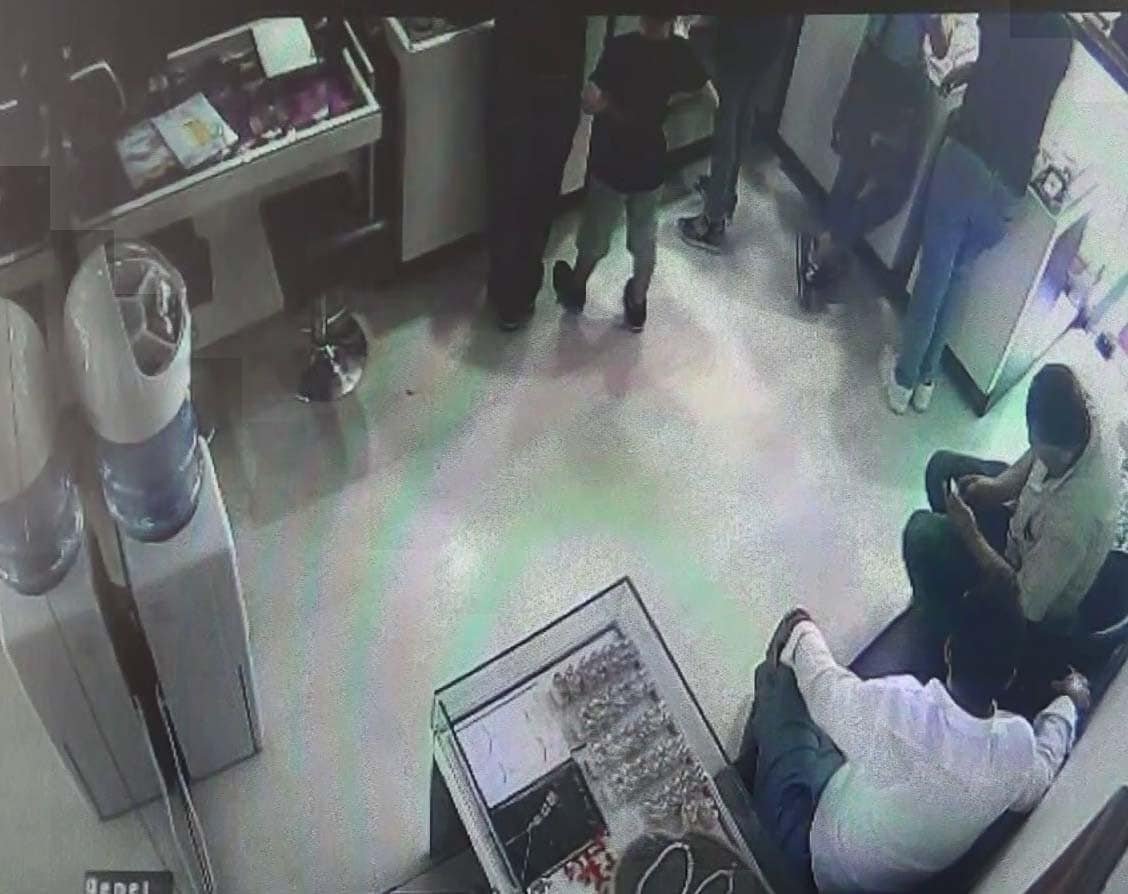 UYANIK KUYUMCU, VATANDAŞIN DOLANDIRILMASINI ÖNLEDİ…