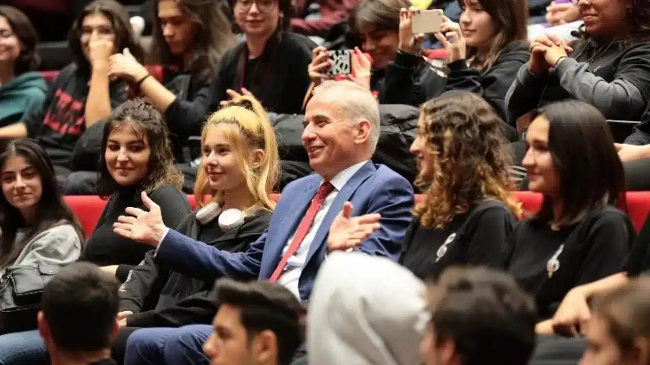 DENİZLİ BÜYÜKŞEHİR, 3 BİN LİSE ÖĞRENCİSİNE DESTEK VERECEK…
