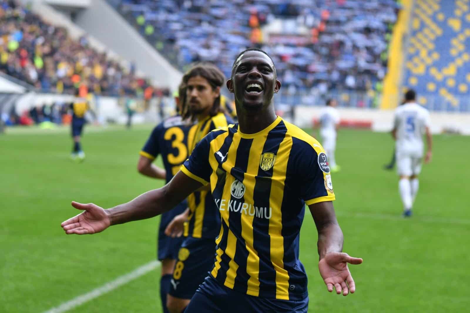 ANKARAGÜCÜ’LÜ HADİ SACKO, DENİZLİSPOR’DA…