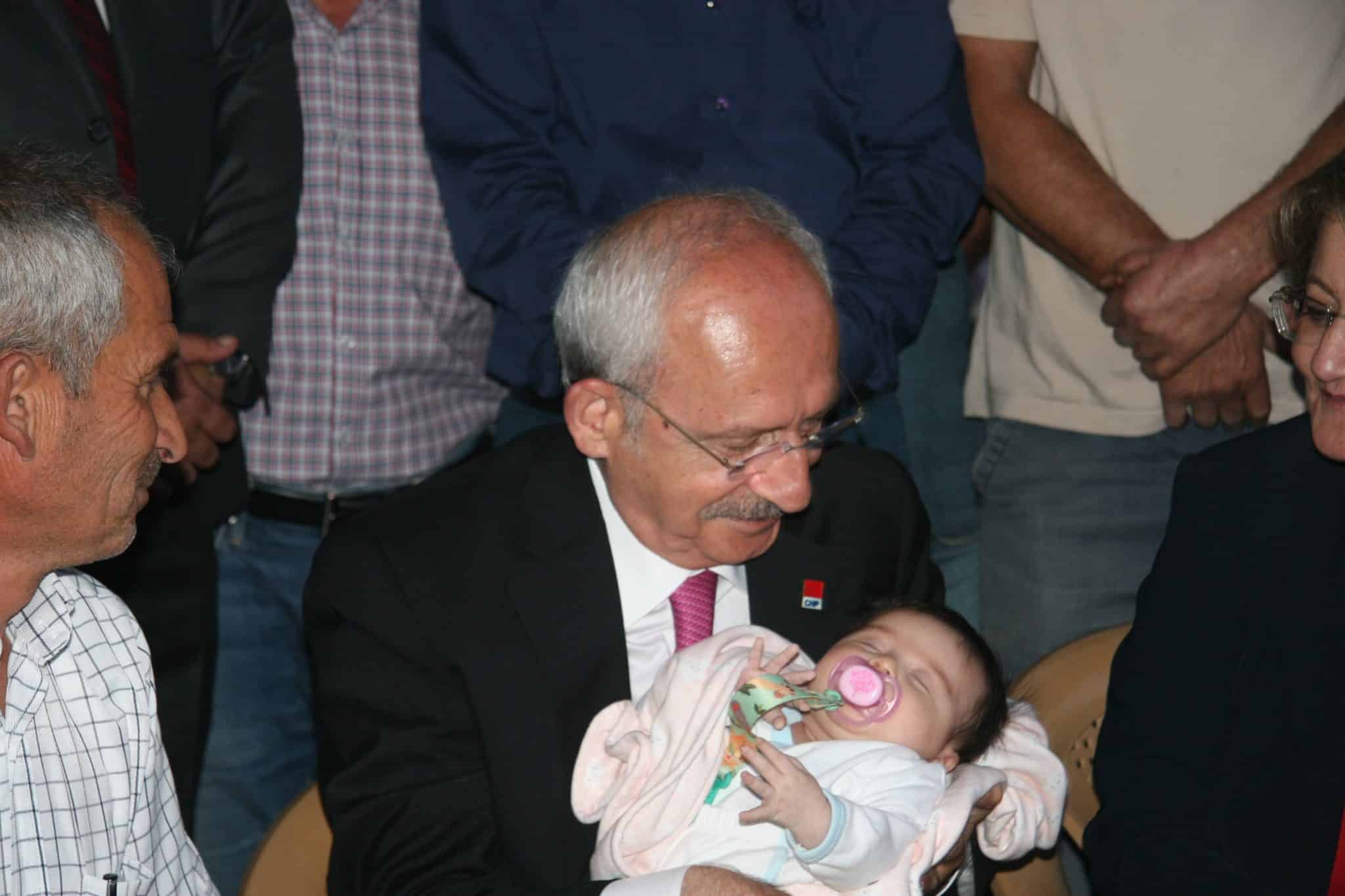KILIÇDAROĞLU, BOZKURT DEPREMZEDELERİNİ ZİYARET ETTİ…