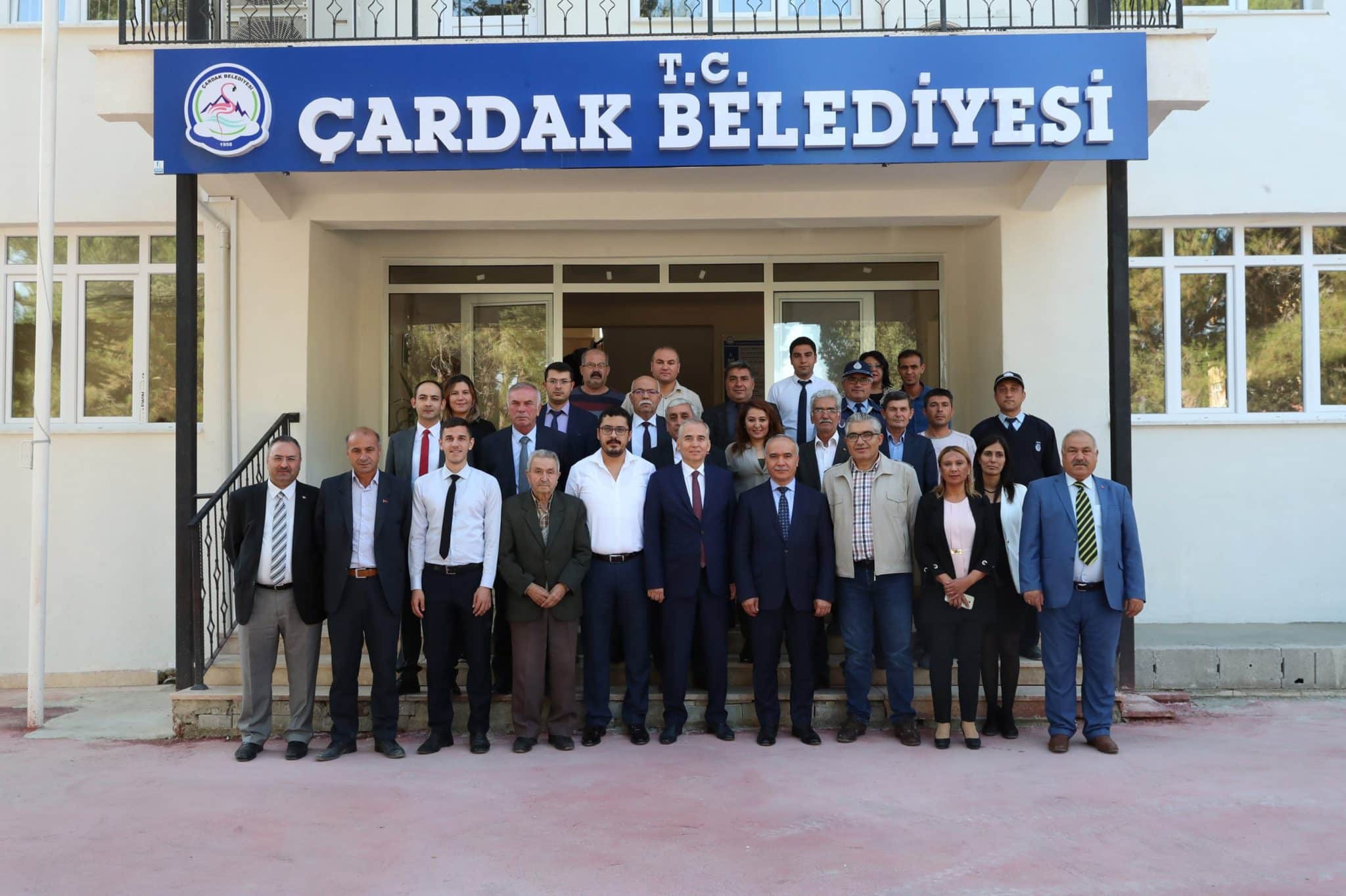 ÇARDAK’DA Kİ DEPREM ZEDELER İÇİN YAPILAN KONUT İNŞAATI DEVAM EDİYOR…