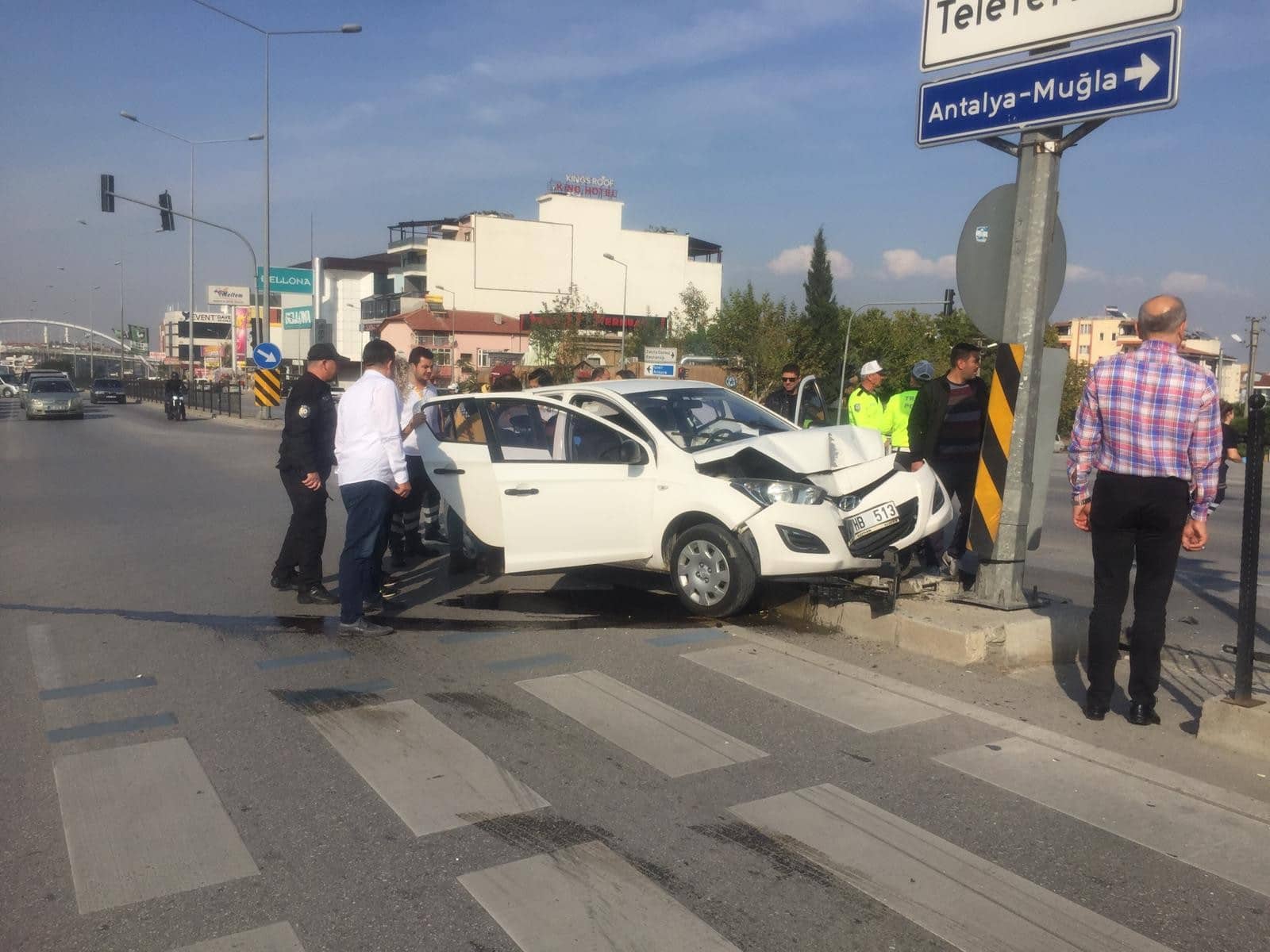 DENİZLİ’DE, AYNI YERDE 2 KAZA: 4 YARALI…