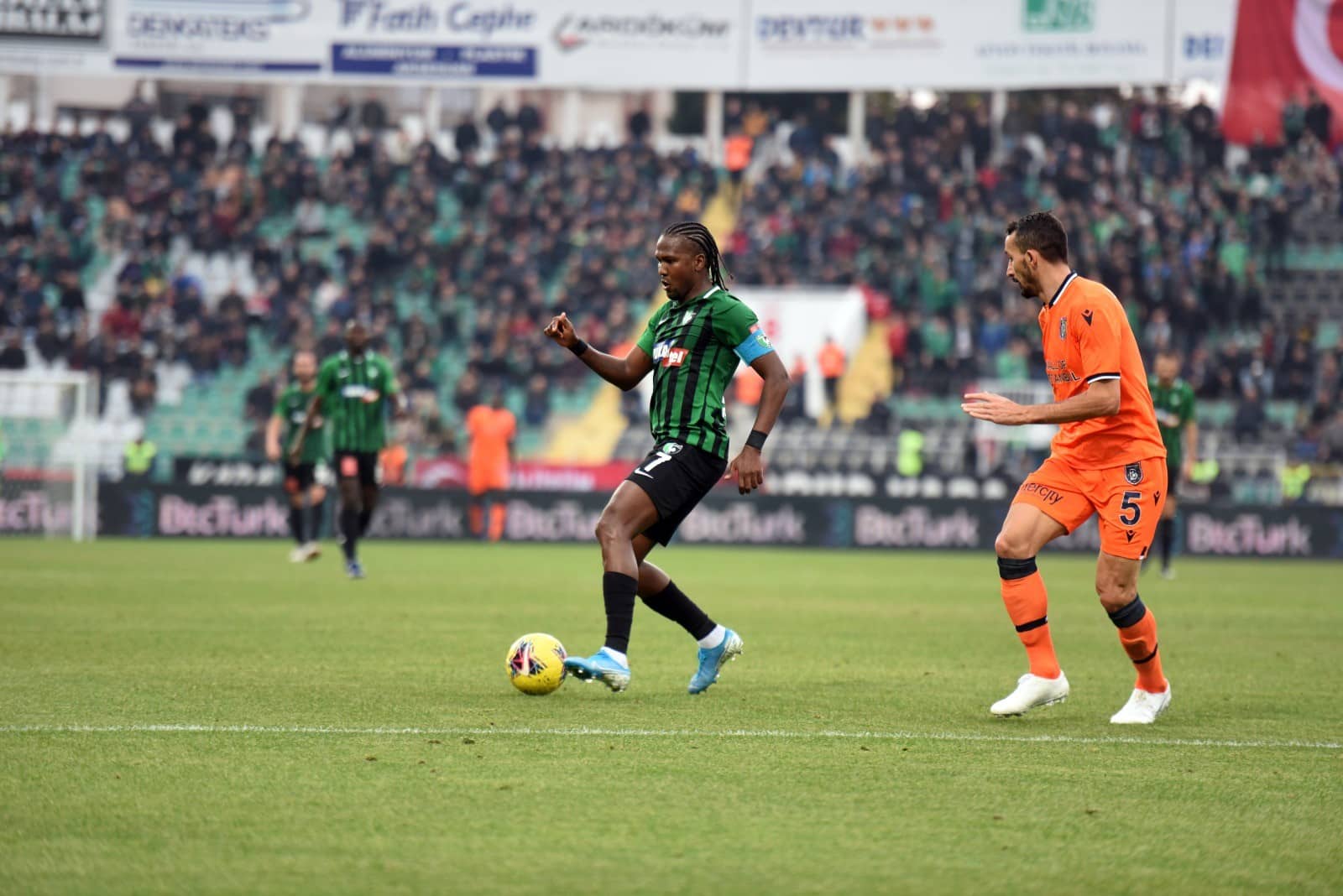 DENİZLİSPOR, MEDİPOL BAŞAKŞEHİR İLE 1-1 BERABERE KALDI…