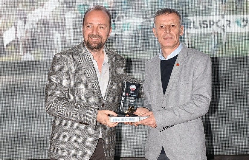 TSYD, DENİZLİSPOR’U YILIN TAKIMI SEÇTİ…