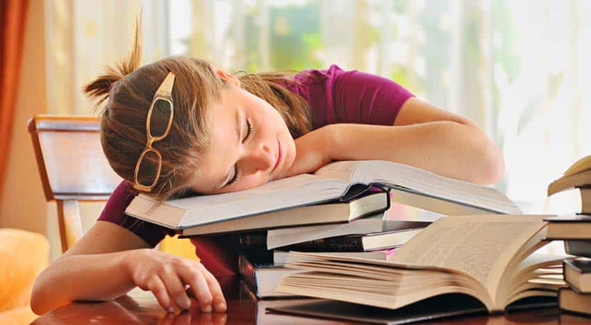 UZMANLAR UYARDI: GECE DERS ÇALIŞIP, GÜNDÜZ UYUMAYIN!