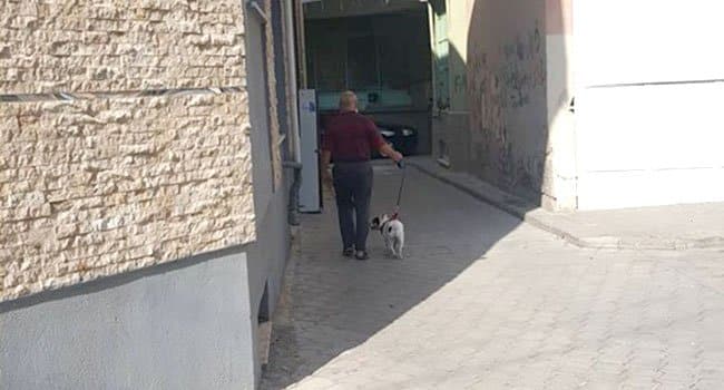 KORONALI HASTA KÖPEĞİNİ GEZDİRİRKEN YAKALANDI…