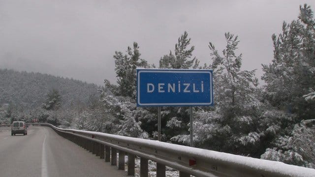 DENİZLİ’DE BEYAZ ÖRTÜ GÖRSEL ŞÖLEN OLUŞTURDU…