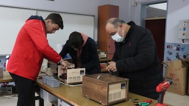 MESLEK LİSESİ ÖĞRENCİLERİ KORONA VİRÜSLE MÜCADELEDE KAPSAMINDA  ‘SAROZON’ TESCİLLEDİ…