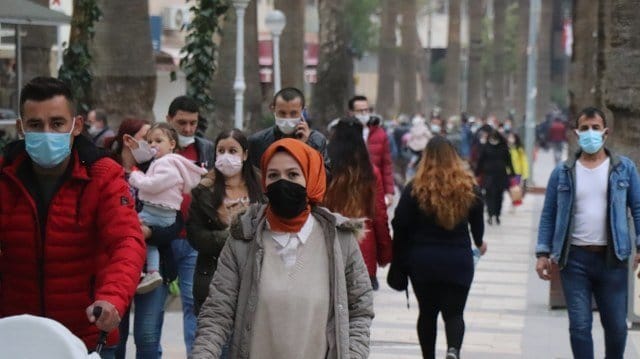 DENİZLİ, MESAFE KURALINI RAFA KALDIRDI(!)