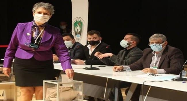 AMATÖRLER, MÜHÜRÜ KADIN BAŞKANA TESLİM ETTİ…