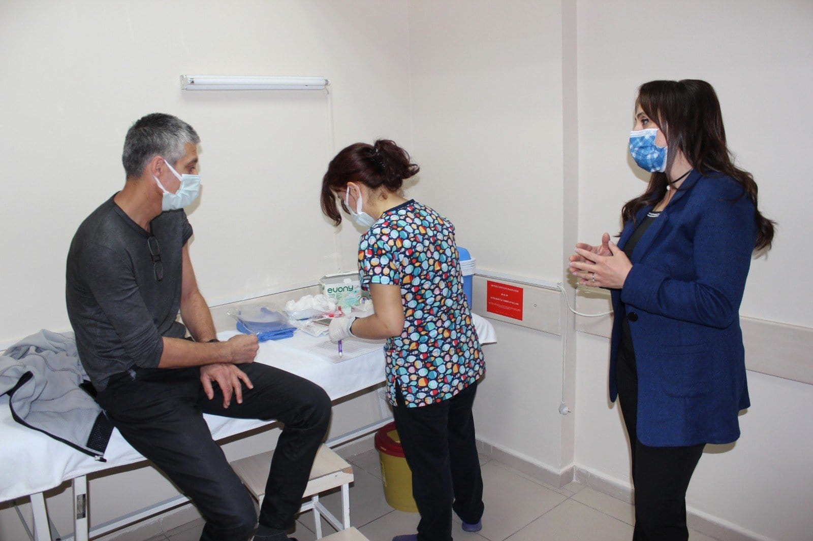 DENİZLİ’DE, SAĞLIKÇILARIN YÜZDE 80’İ, YAŞLILARIN DA YÜZDE 70’İ AŞILANDI…