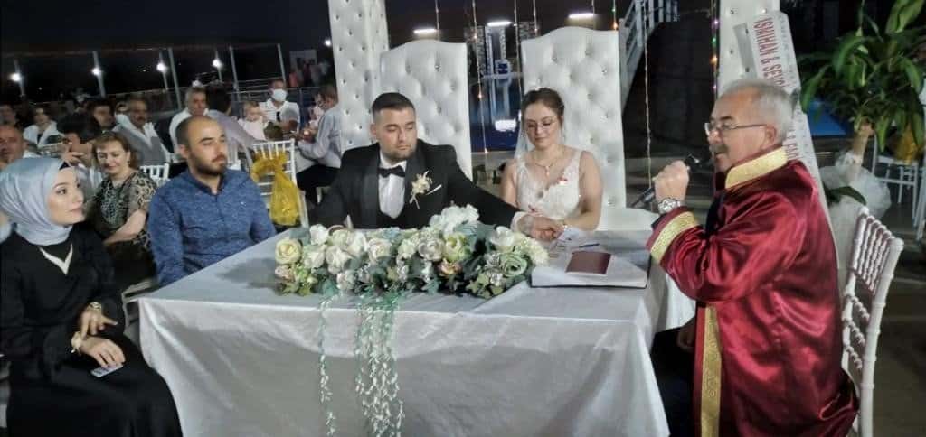 OĞLUNUN NİKAHINI KIYDI…