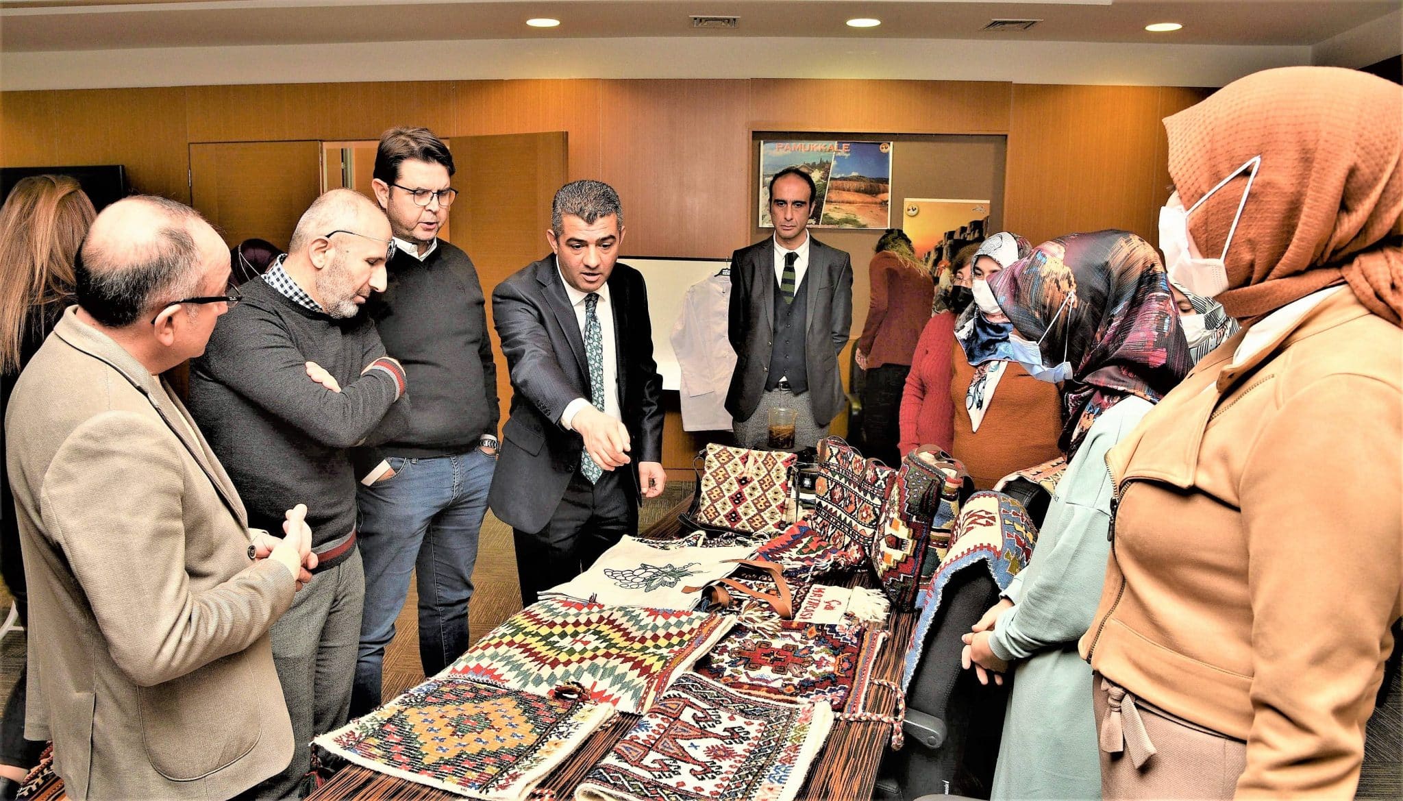 DENİB Kadınların El Emeği Ürünlerine Sahip Çıktı…