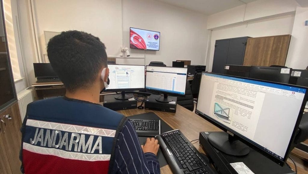 DENİZLİ'DE BİNİ AŞKIN İNTERNET SİTESİNE ERİŞİM ENGELİ...