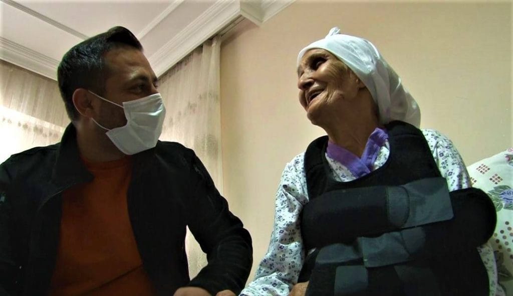 Kendini Kurtaran İHA Muhabirini, Evinde Ağırladı...