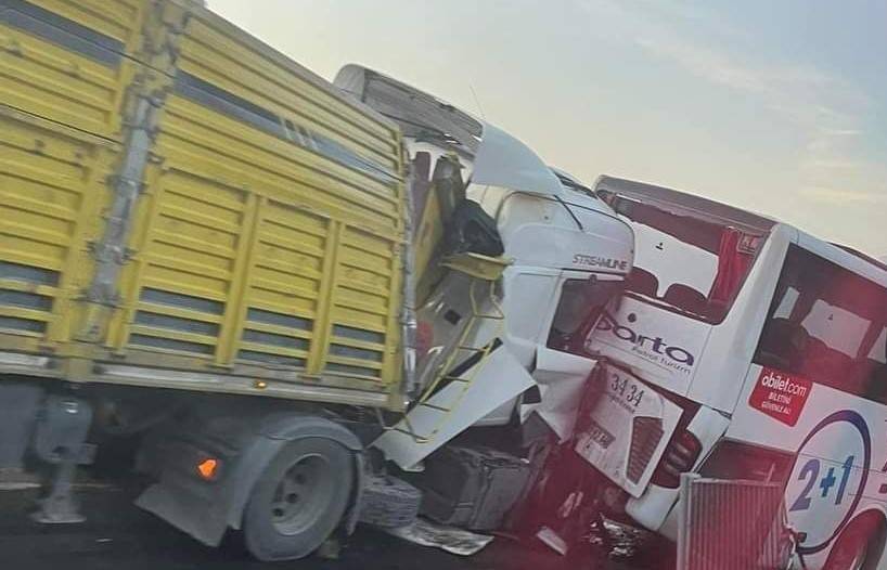 Tırla Otobüs Çarpıştı: 1 Ölü 4 Yaralı…