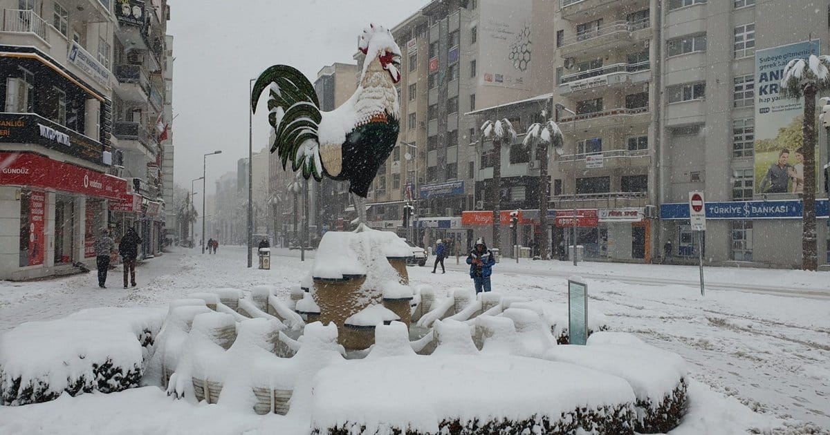 Denizli Merkezde Kar Kalınlığı 20 Santimetreyi Aştı…