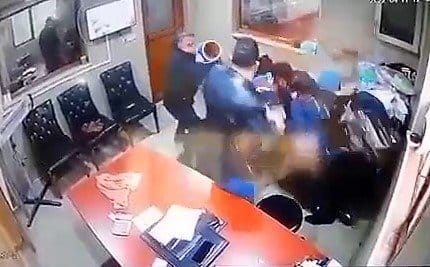 İşten Çıkarılınca Patronunun Yüzüne Asit Attı…