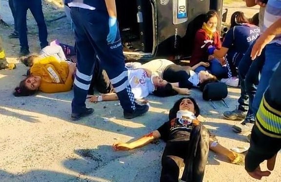 Minibüs İşçi Servisiyle Çarpıştı: 8 Yaralı…