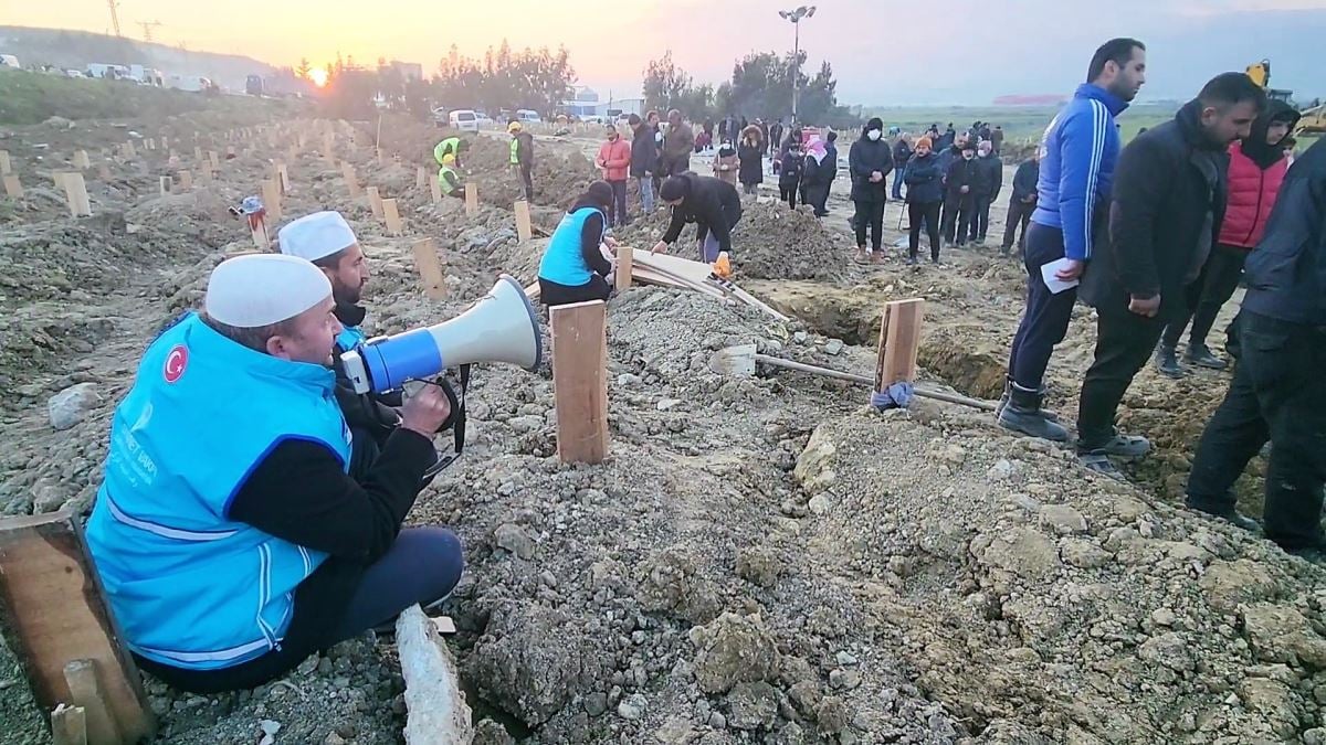 Denizli Valiliği, Hatay’da Deprem Mezarlığı Oluşturdu…