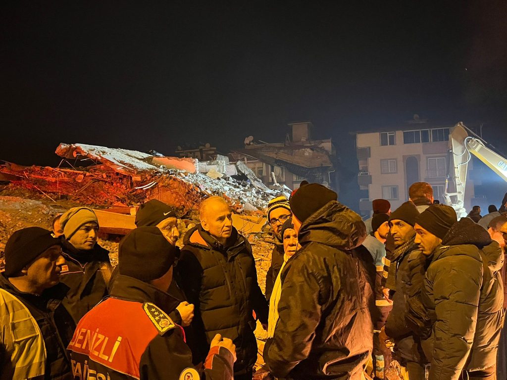 Baskan Zolan ve Vali Atik deprem bolgesinde 1 2