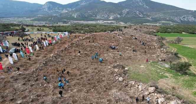 Deprem Şehitleri Ormanında, İlk Fidanlar Toprakla Buluştu…