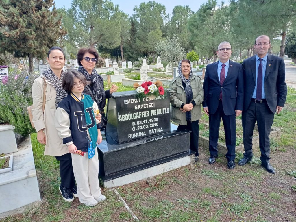 Karanfilli Hoca Abdülgaffar Nemutlu, Mezarı Başında Anıldı...