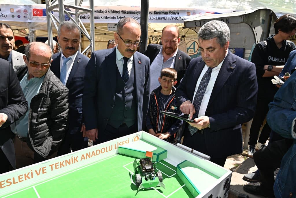 DTO’nun Önderliğinde Mesleki Eğitim Fuarı Açıldı…