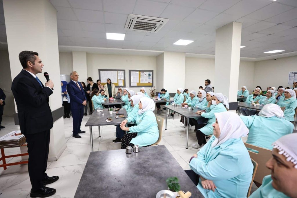 Tekstil İşçileriyle Buluşan Ak Parti Milletvekili Adayı Ekrem Başer: Sizlerle Birlikte Kazanacağız…