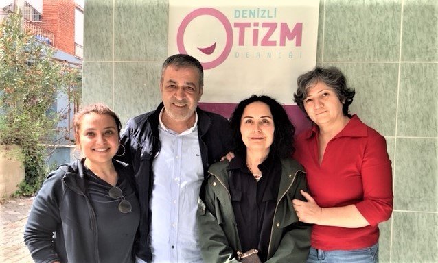 Denizli Otizm Derneği Başkanı Burcu Bilik, otistikler ve ailelerinin depremin etkisiyle önceki yıllara göre daha zor zamanlar geçirdiğine dikkat çekti