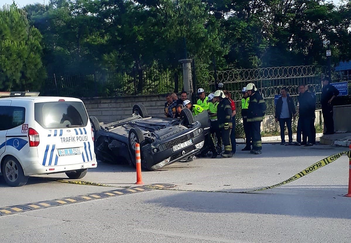 Denizli’de Kaza: Ağaca Çarptı, Olay Yerinde Yaşamını Yitirdi…