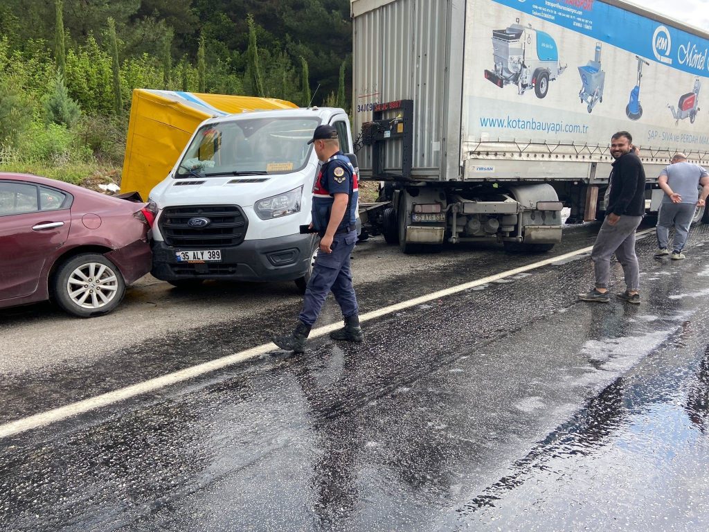 Denizli'de 4 Kişilik Ailenin Öldüğü Rampada, Bir Gün Sonra Yine Kaza Meydana Geldi: 4 Yaralı...