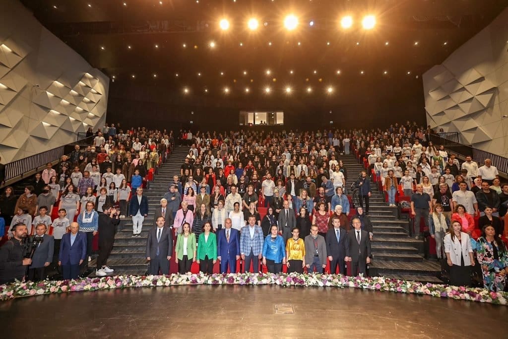 Denizli Cam Bienali Depremzedeler ile Öğrencilere Umut Olacak...