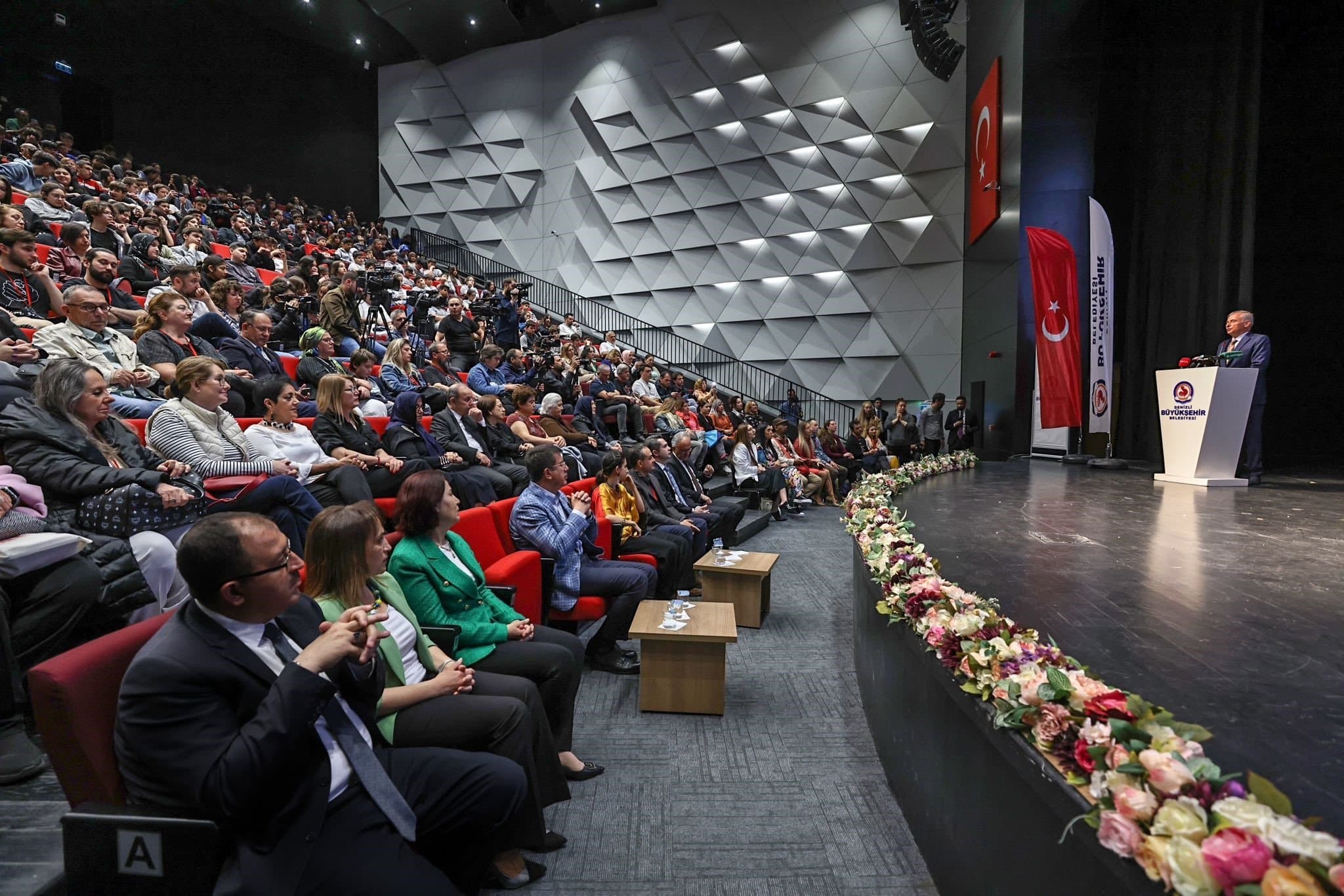 Denizli Cam Bienali Depremzedeler ile Öğrencilere Umut Olacak…