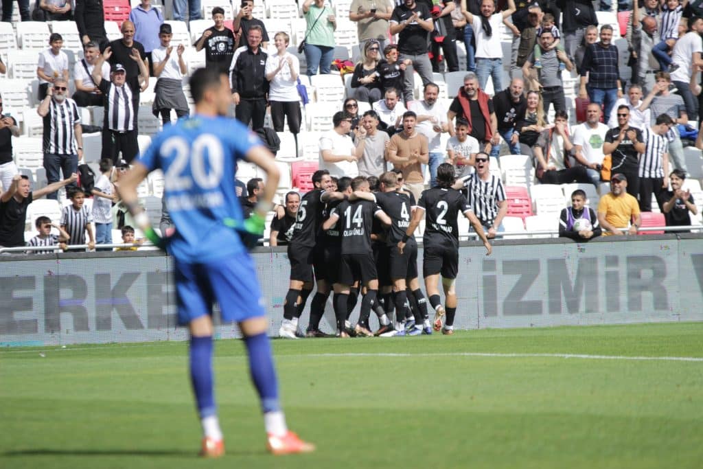 Denizlispor İzmir'den de Eli Boş Döndü: 3-0