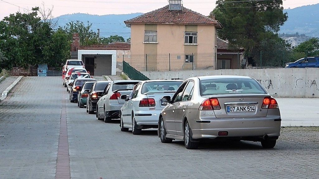 Depremzede Gelininin Yuvasını El Birliğiyle Kurdular...