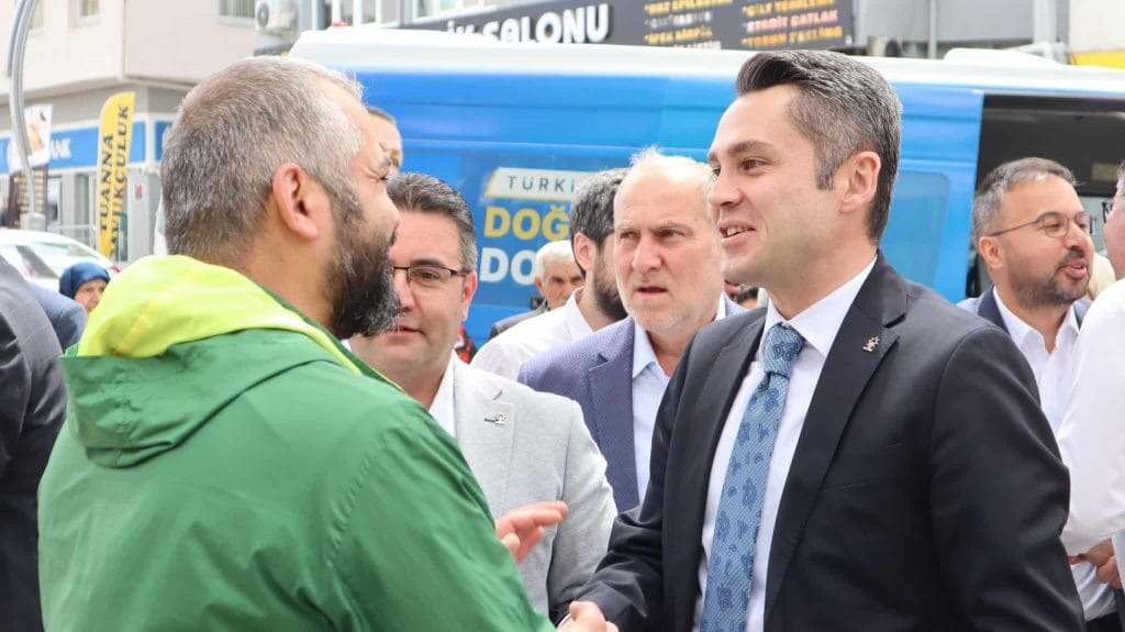 AK Parti'nin Genç Adayı Ekrem Başer, Tavaslılarla Kucaklaştı…