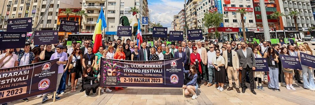 35. Uluslararasi Tiyatro Festivali korteji 2 1