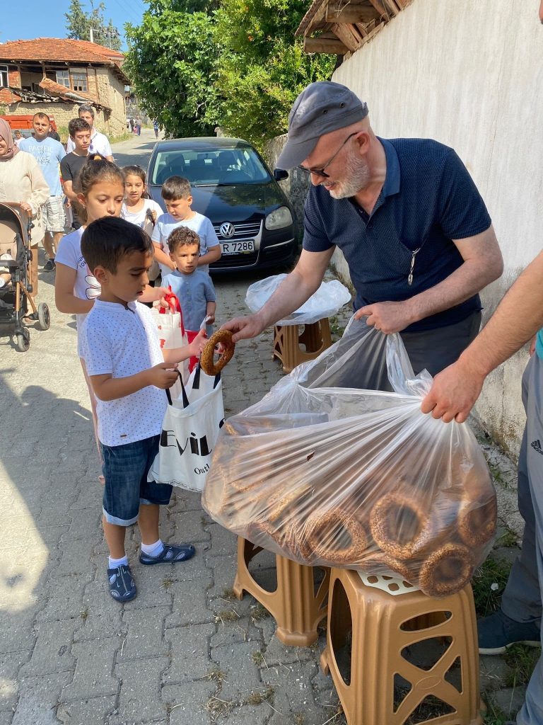 Denizlili Çocukların 'Çörek Derme' Heyecanı...