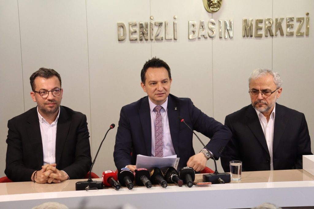 AK Parti İlçe Başkanı Durmaz: Müşahitliğe Soyunmasın, Başkanlığını Yapsın...