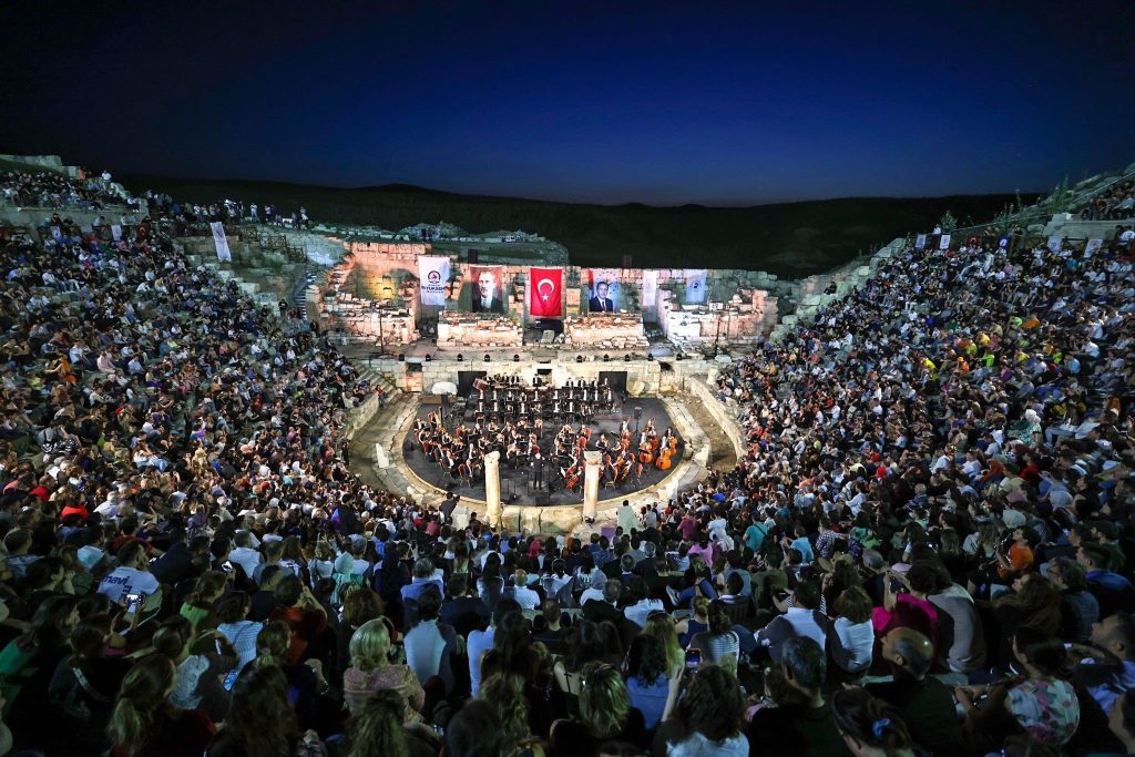 Denizli Laodikya'nın 2200 Yıllık Antik Tiyatrosu'nda, Muhteşem Konser...