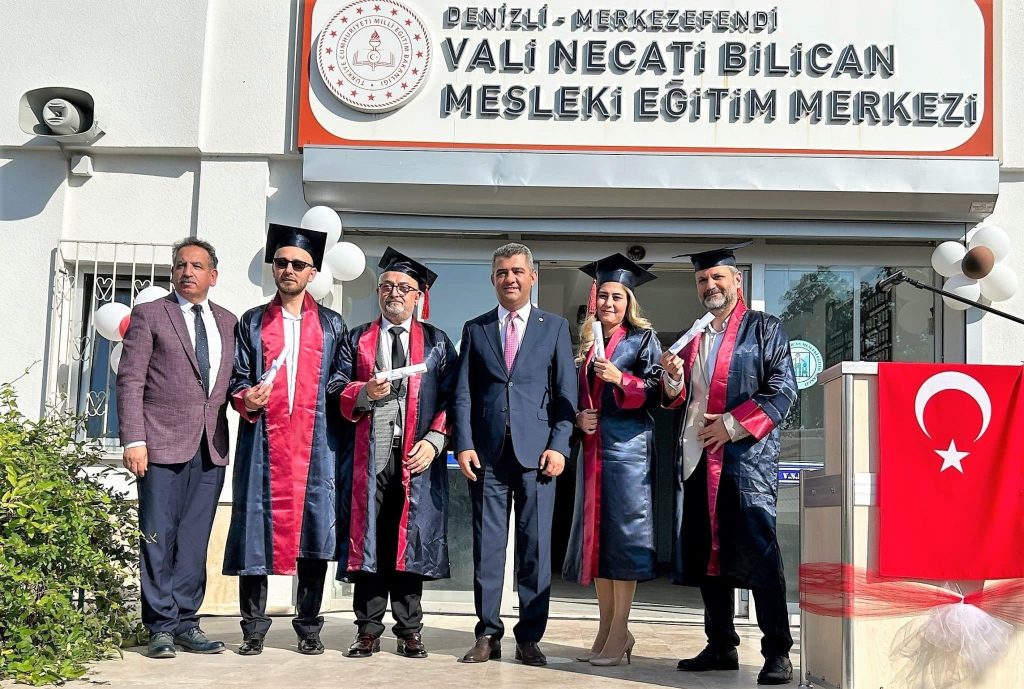 50 Yıl Sonra Gelen Diploma Sevinci, Görülmeye Değerdi...