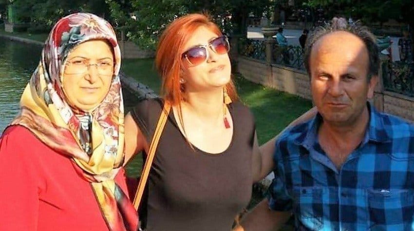 Denizli-Tavas'da Bariyerlere Çarpan Araç Takla Attı...