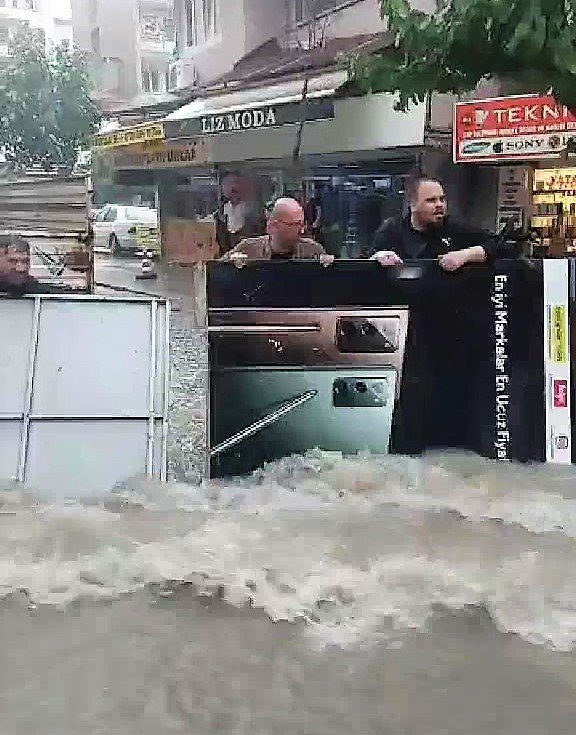 Denizli'nin Birçok Mahalle ve Köyleri Sel Suları Altında Kaldı...