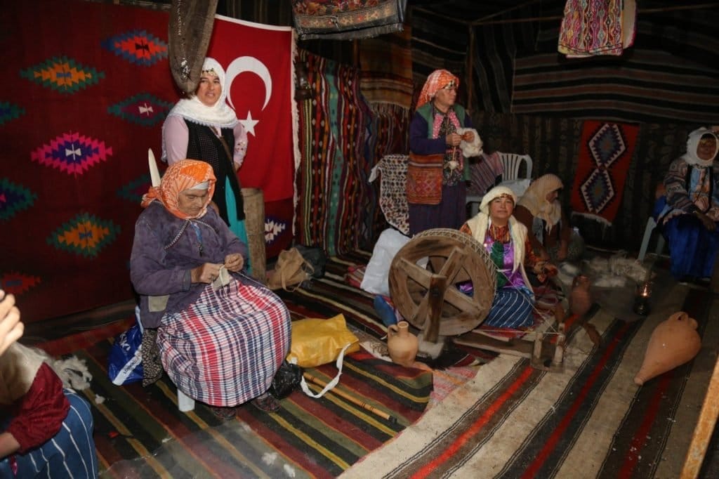 Denizli'nin Yörükleri, Geleneklerini Yaşatıyor ve Gelecek Nesillere Aktarıyor...