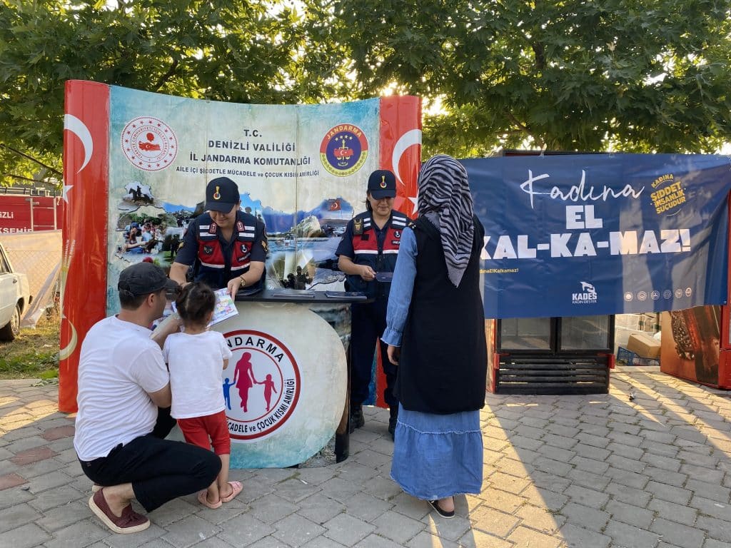 Denizli'de Jandarmadan 'Kadına Şiddet' Bilgilendirmesi...