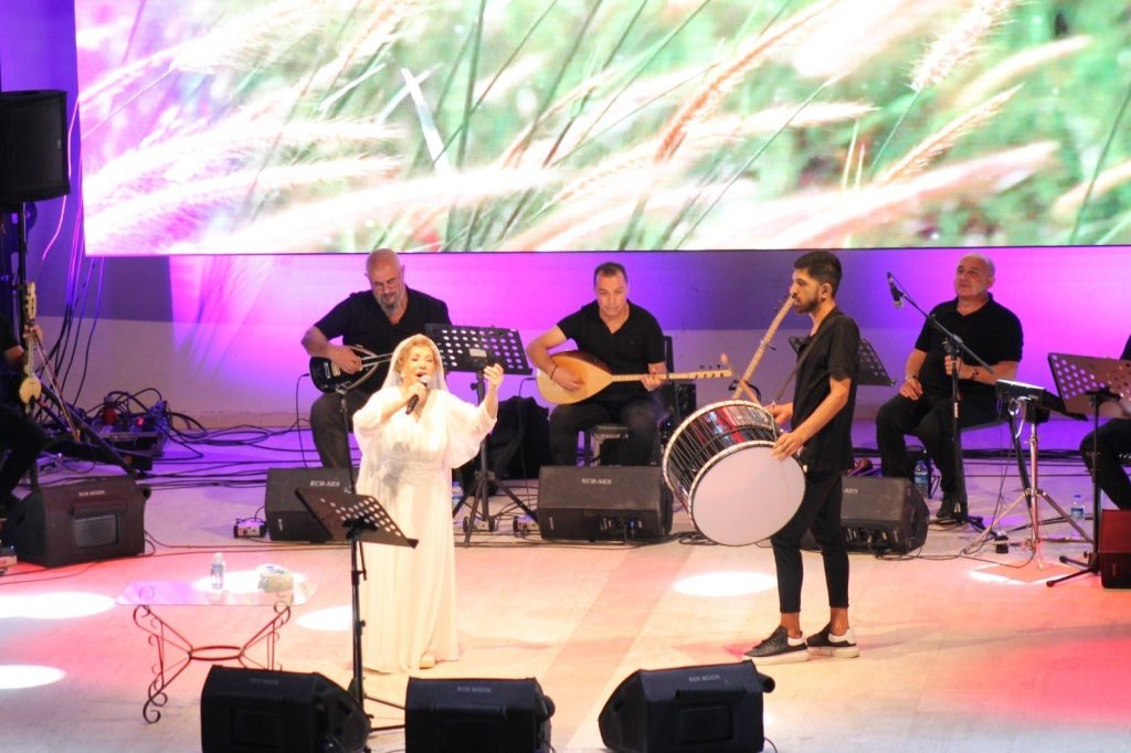 Denizli'de Konser Veren Bedia Akartürk, Estetik Ameliyatı Sonrası Hayranlarıyla Buluştu...