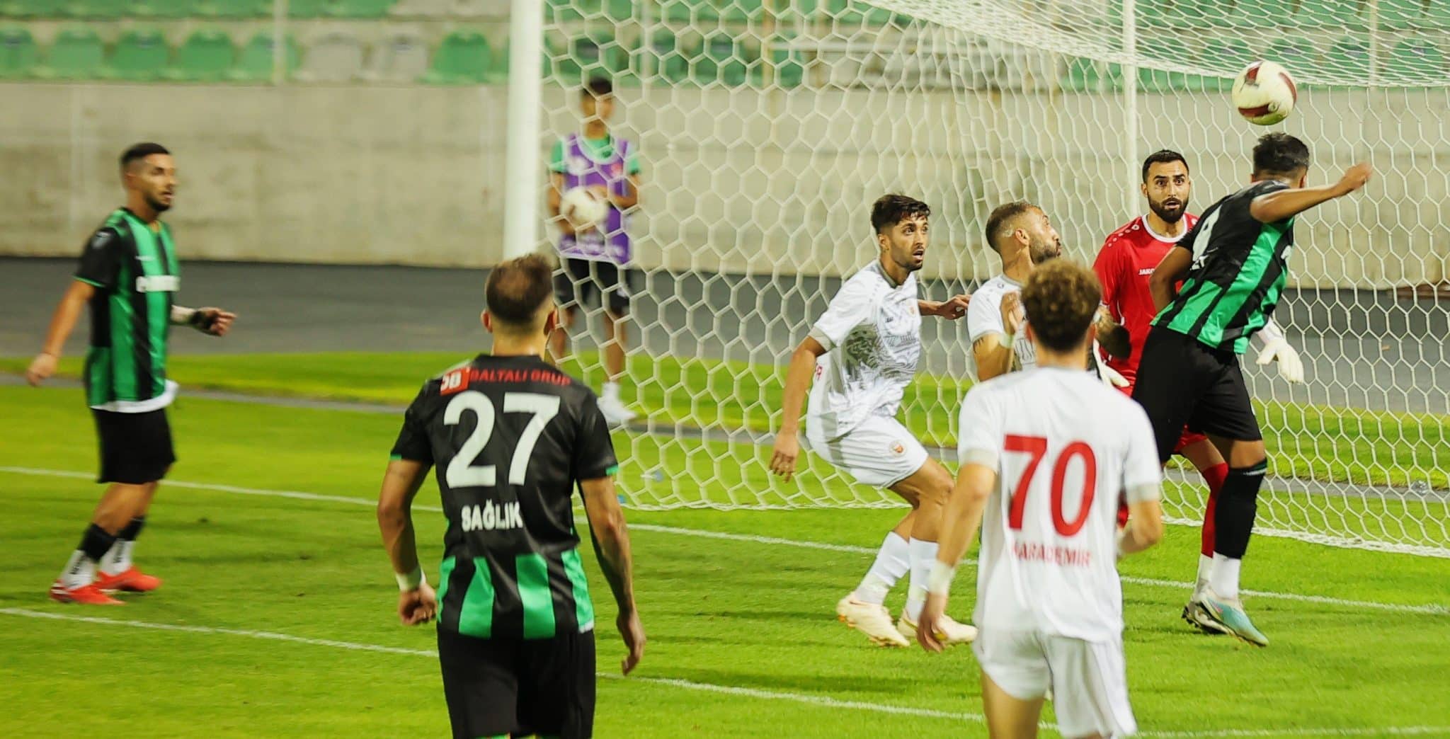 Horozlar Evinde Puan Kaptırdı: 1-1