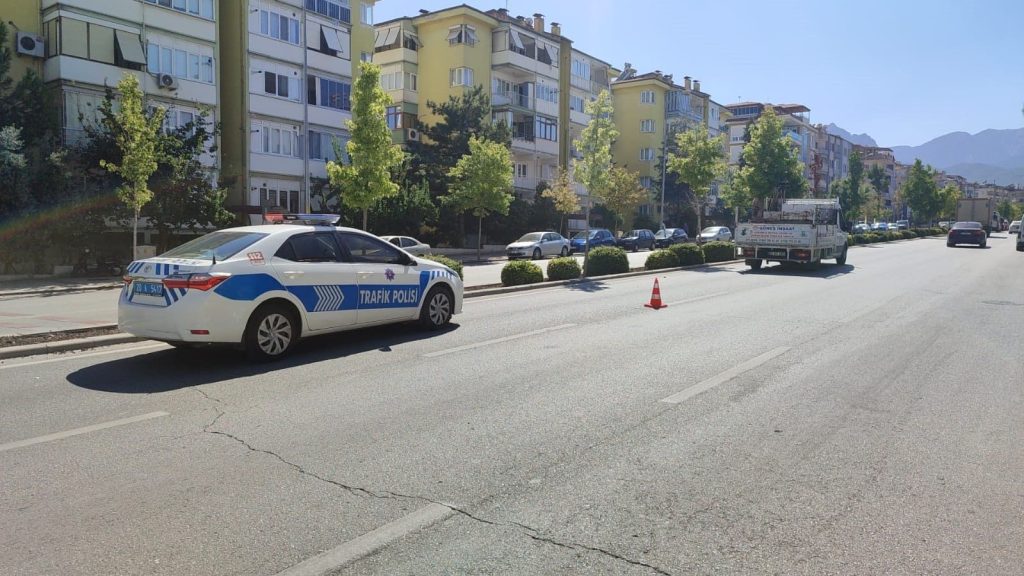 Denizli'de Kontrolünü Kaybeden Araç Yol Kenarında Bekleyen Aileye Çaptı: 1 Çocuk Öldü 3 Kişi Yaralandı...
