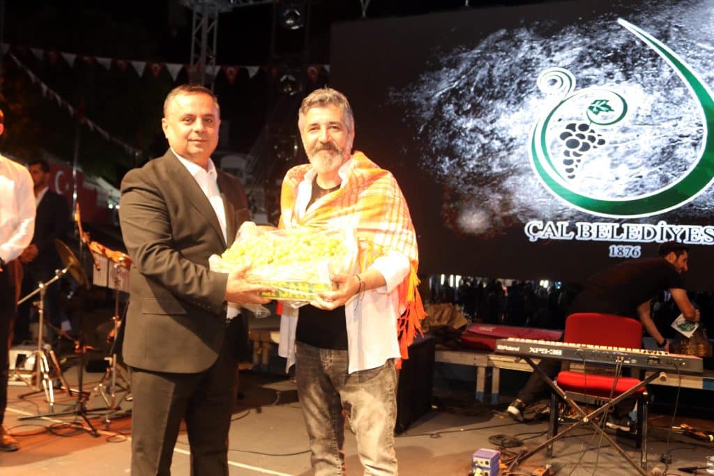 Binlerce Kişi, Çal Bağbozumu 26. Kültür ve Sanat Festivali’nde Bir Araya  Geldi…
